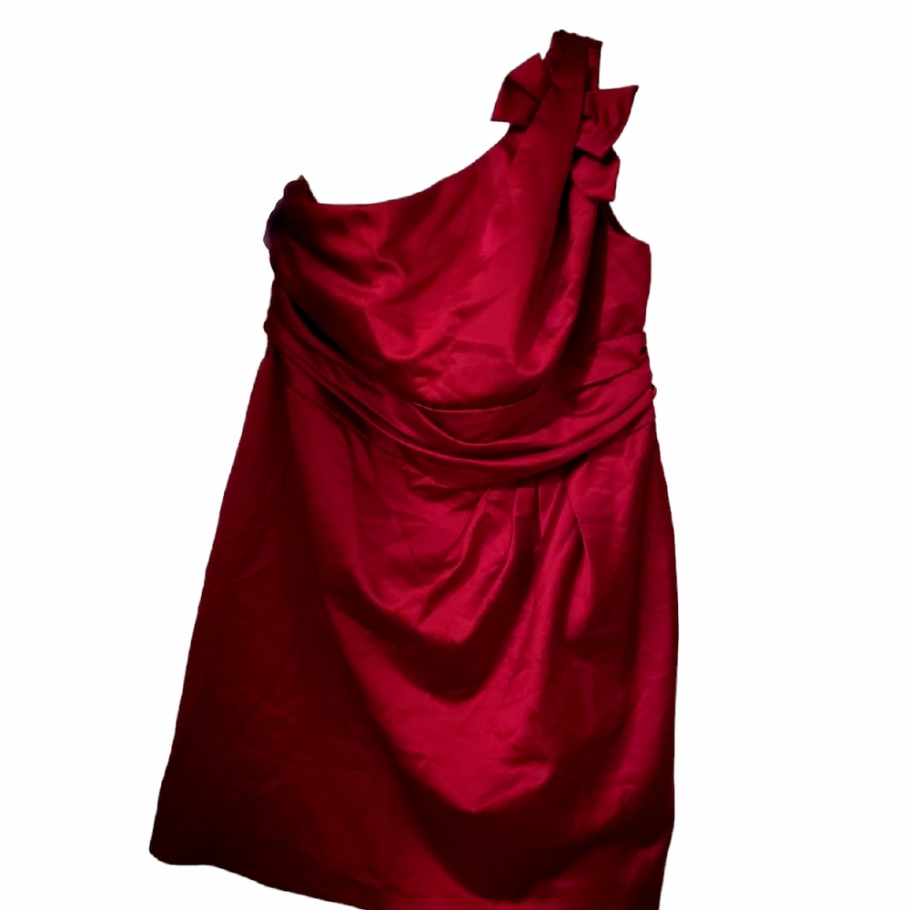 Red knee-length formal dress
